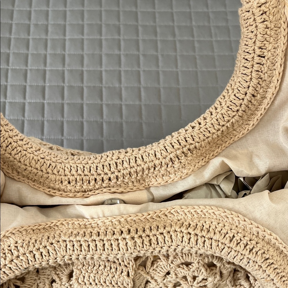 Elegant Cream Crochet Handbag - Picture 4 of 13